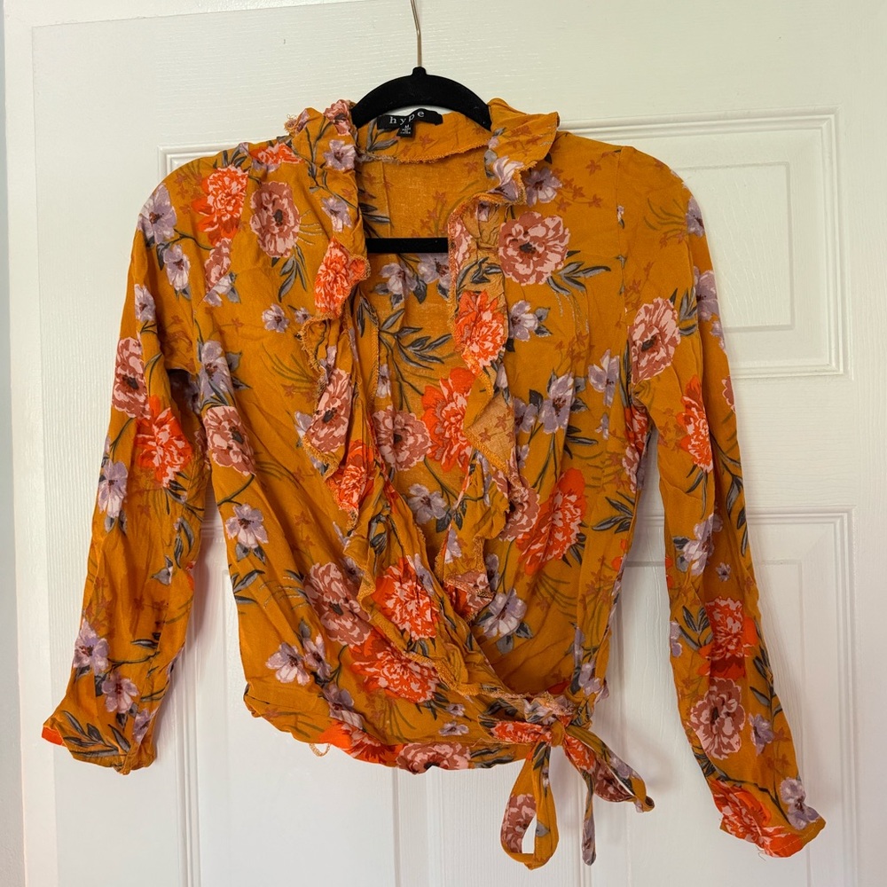 Long sleeve floral wrap shirt w/ ruffle